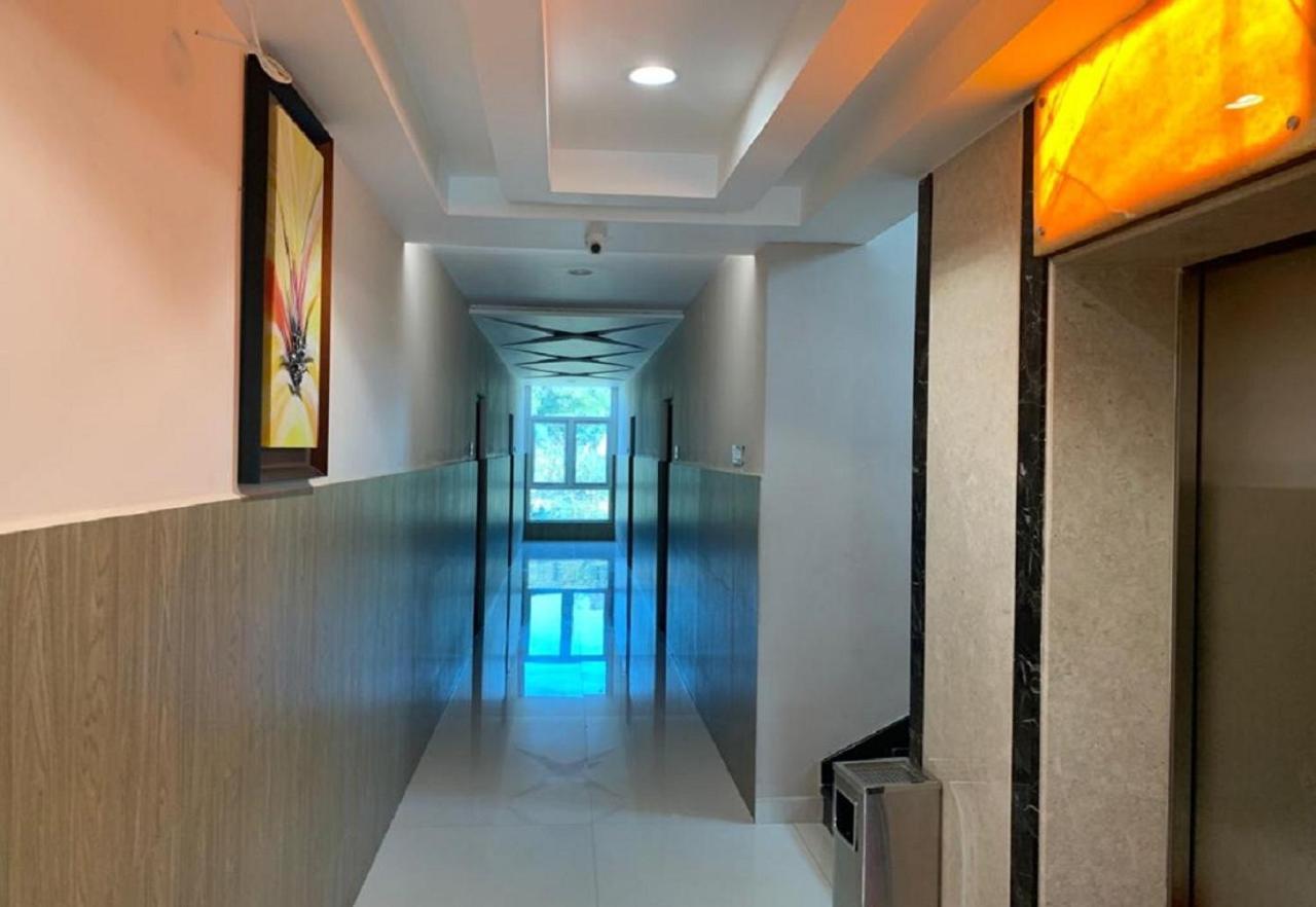 Ganesh Meridian Tiruppattur Экстерьер фото